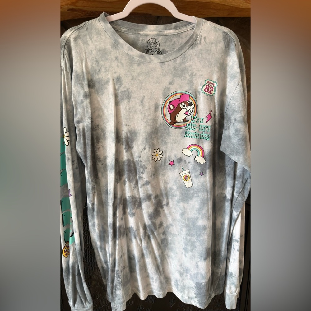 Women’s Buc-ee’s Gray Tie-Dye Graphic Long Sleeve Tee - Multi Print
